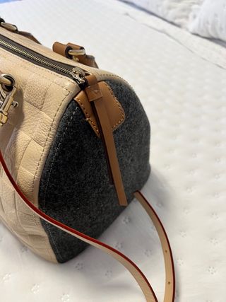 Bolso de piel de Purificacion Garcia.