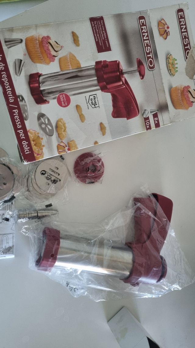 Lança biscoitos com cortadores diferente