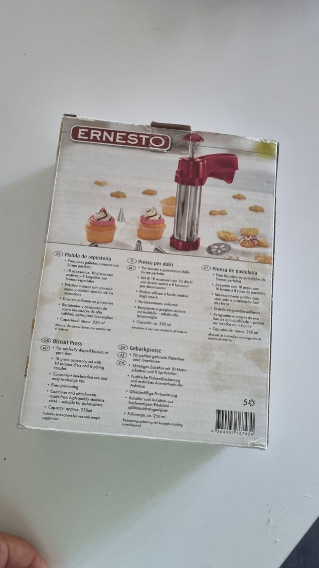 Lança biscoitos com cortadores diferente