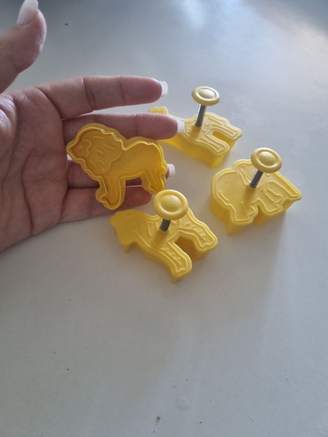 Kit 4 cortadores e carimbo animais da se