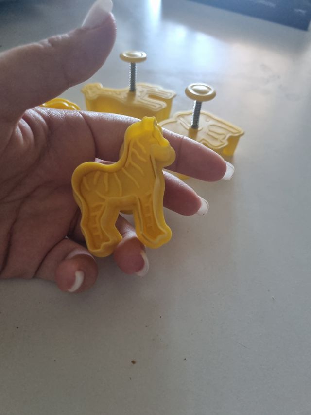 Kit 4 cortadores e carimbo animais da se