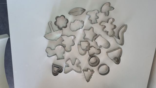 Conjunto 26 cortadores metálicos grandes