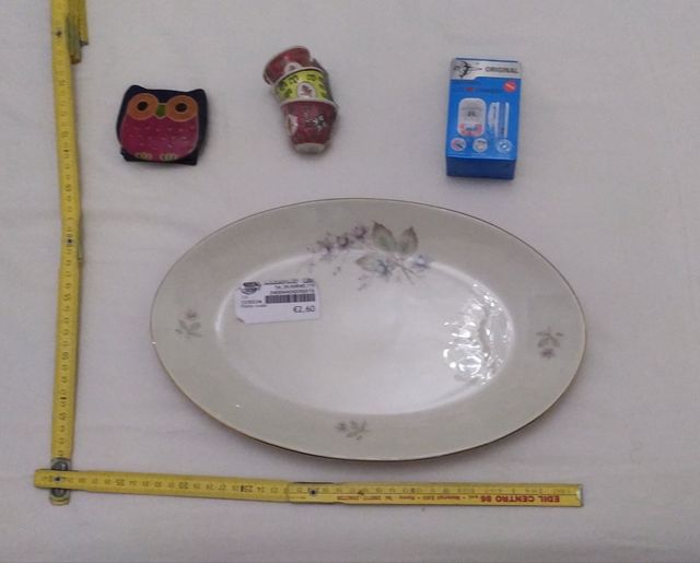 Vassoio e oggetti a 2 euro