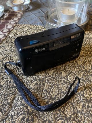 CÁMARA DE FOTOS NIKON AF 220