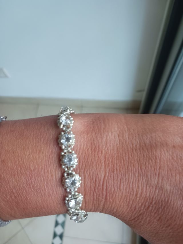 Braccialetto con pietre e brillantini