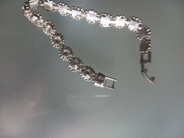 Braccialetto con pietre e brillantini