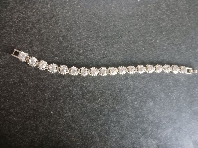 Braccialetto con pietre e brillantini