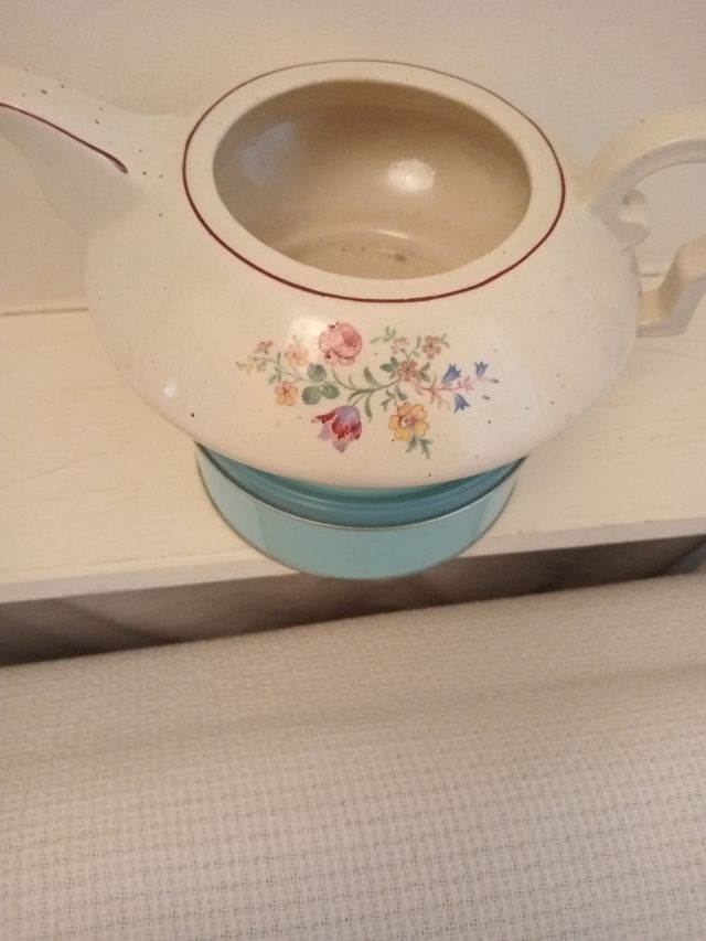 TETERA ANTIGUA SIN TAPA - LECHERA