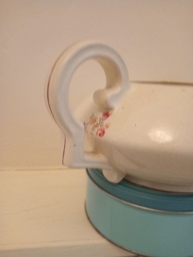 TETERA ANTIGUA SIN TAPA - LECHERA