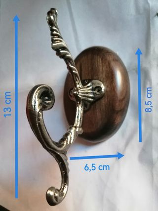 Percha en madera nogal y latón oro viejo