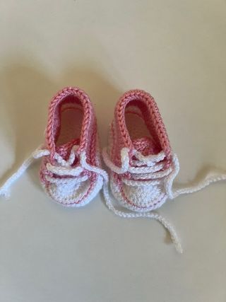 Patucos recién nacido hechos a mano