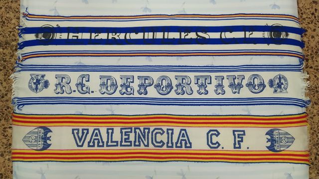 Lote de 3 bufandas serigrafiadas