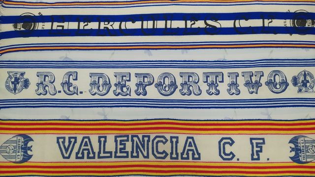 Lote de 3 bufandas serigrafiadas