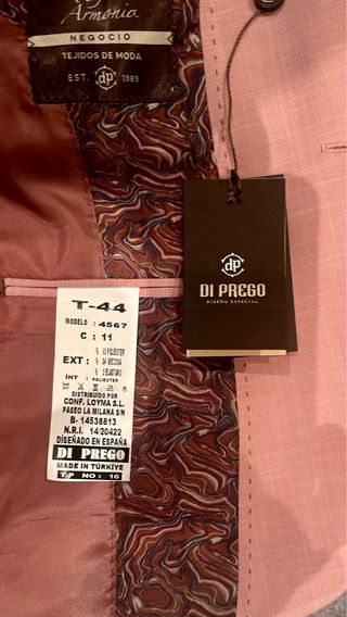 Traje Novio Rosa