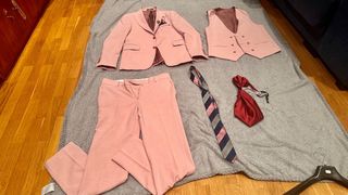 Traje Novio Rosa