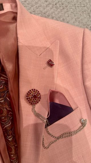 Traje Novio Rosa