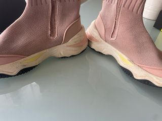 Botas zara niña rosas