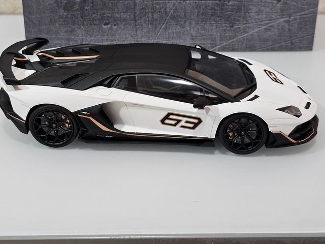 Lamborghini Aventador SVJ Kyosho 1:18