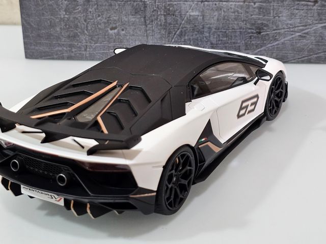 Lamborghini Aventador SVJ Kyosho 1:18