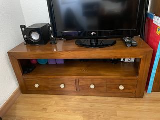 Mueble television colonial