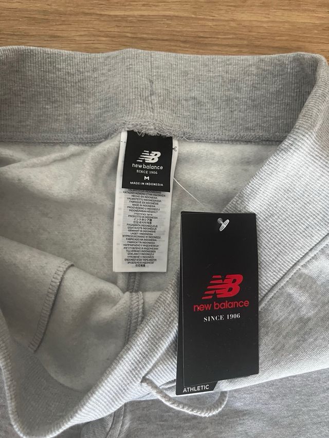 Pantalon largo gris New Balance Talla L