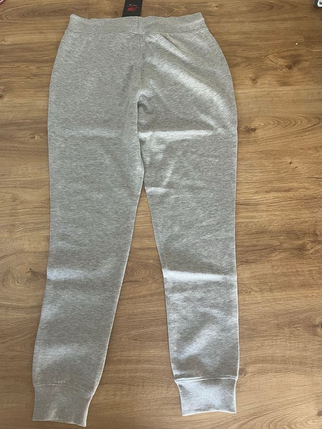 Pantalon largo gris New Balance Talla L