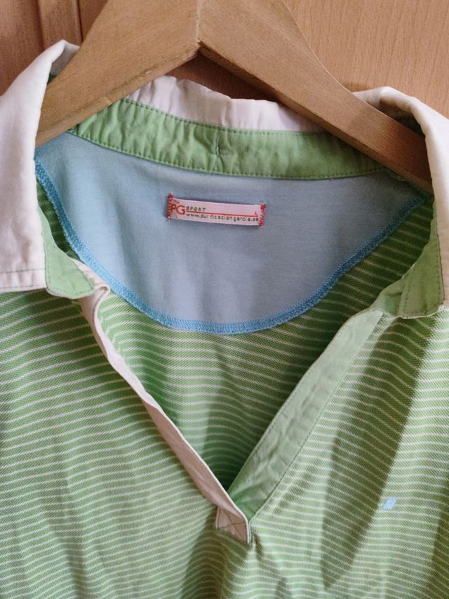 Polo corto cuello pico