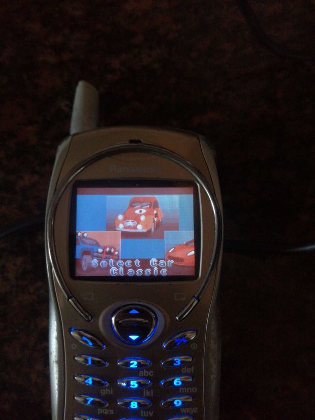 Móvil Panasonic con cargador