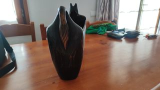 Revistero de madera gato tallado  es nuevo