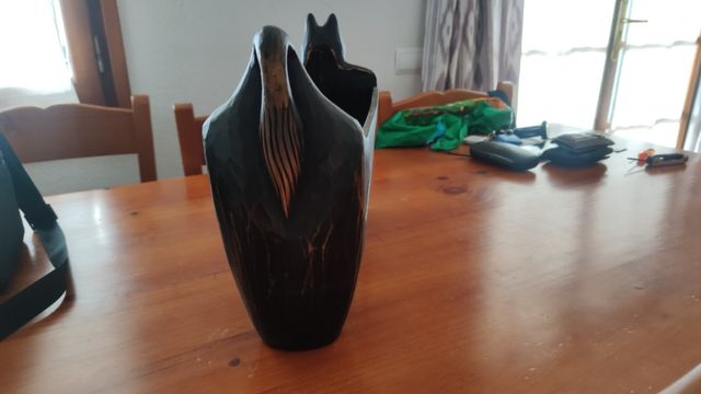 Revistero de madera gato tallado  es nuevo