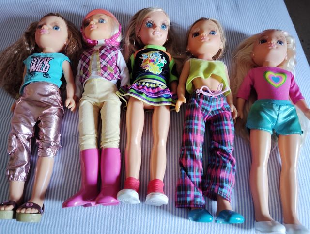 5 muñecas Nancy
