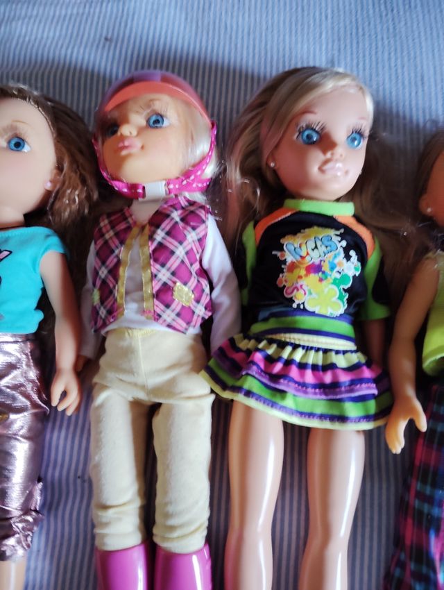 5 muñecas Nancy