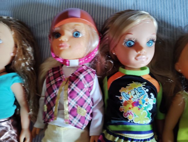 5 muñecas Nancy