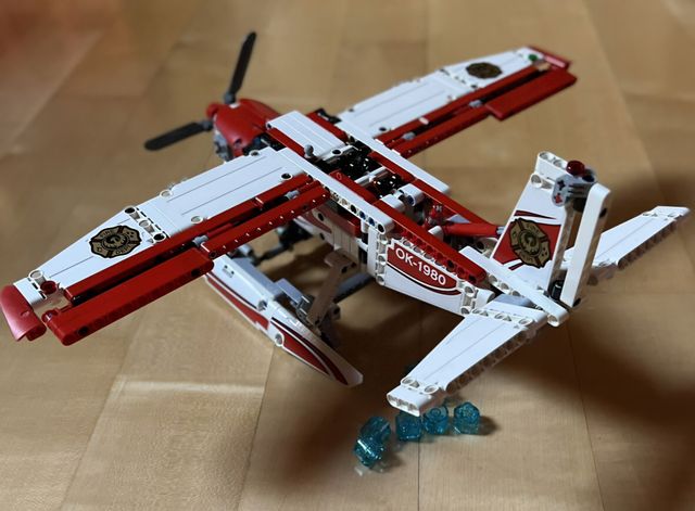 Lego Technic 42040 Fire Plane COMPLETO