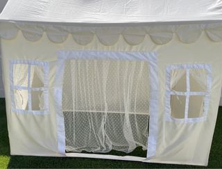 Tienda de campaña infantil. Caseta de jardín