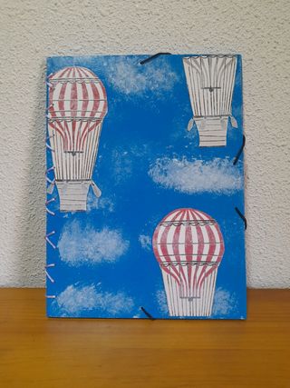 Carpeta solapa madera globos