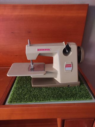 ANTIGUA MÁQUINA DE COSER DE JUGUETE VULCAN