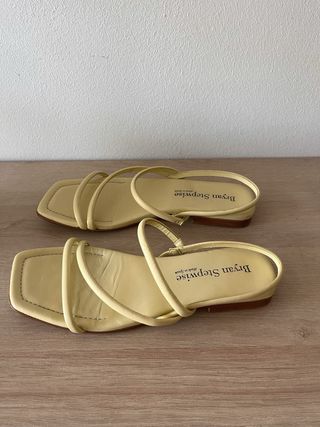Sandalias amarillo pastel (talla 38)