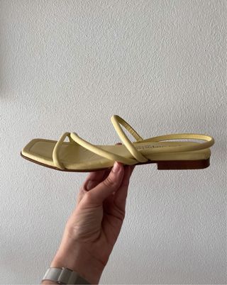 Sandalias amarillo pastel (talla 38)