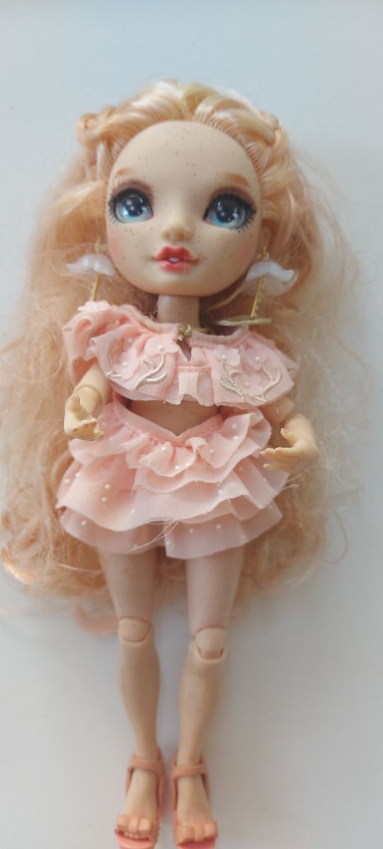 Bambola rainbow high s23 Victoria