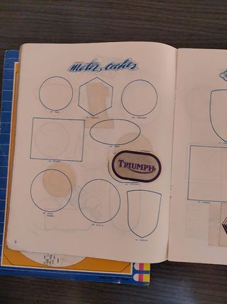 Album Escudos o Billetes del mundo