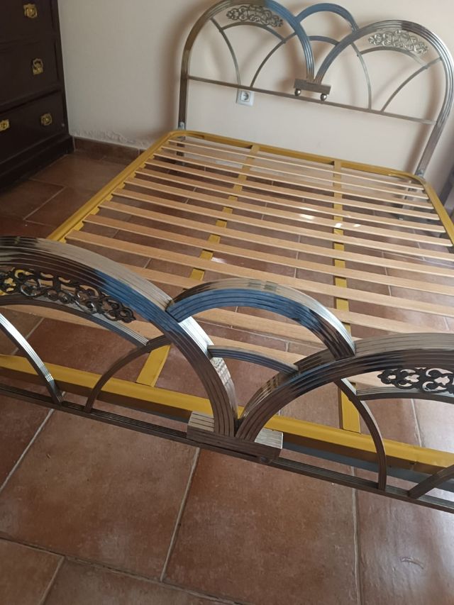 Cama antigua niquelada