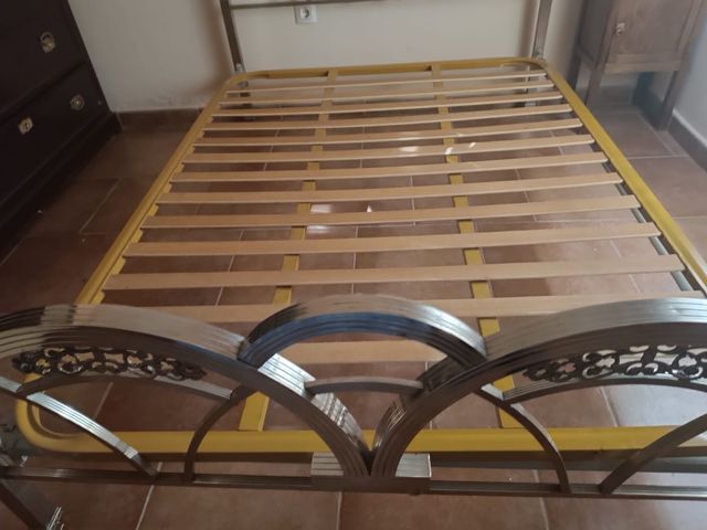 Cama antigua niquelada