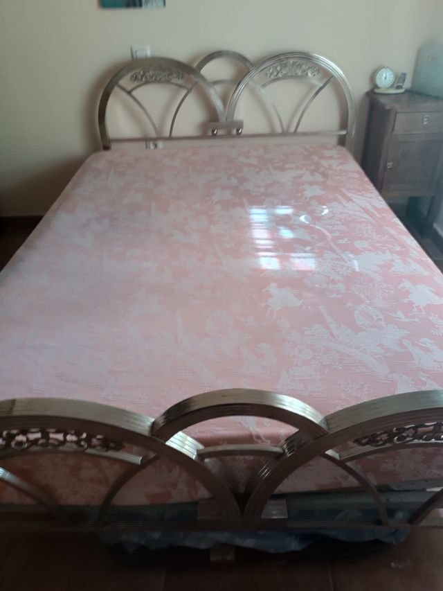 Cama antigua niquelada