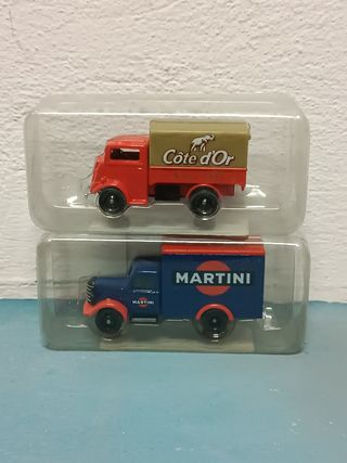 Coppia modellini furgoni pubblicitari