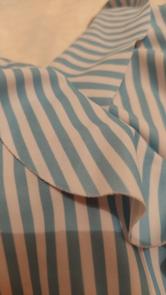 Bañador rayas azul y blanco con volantes