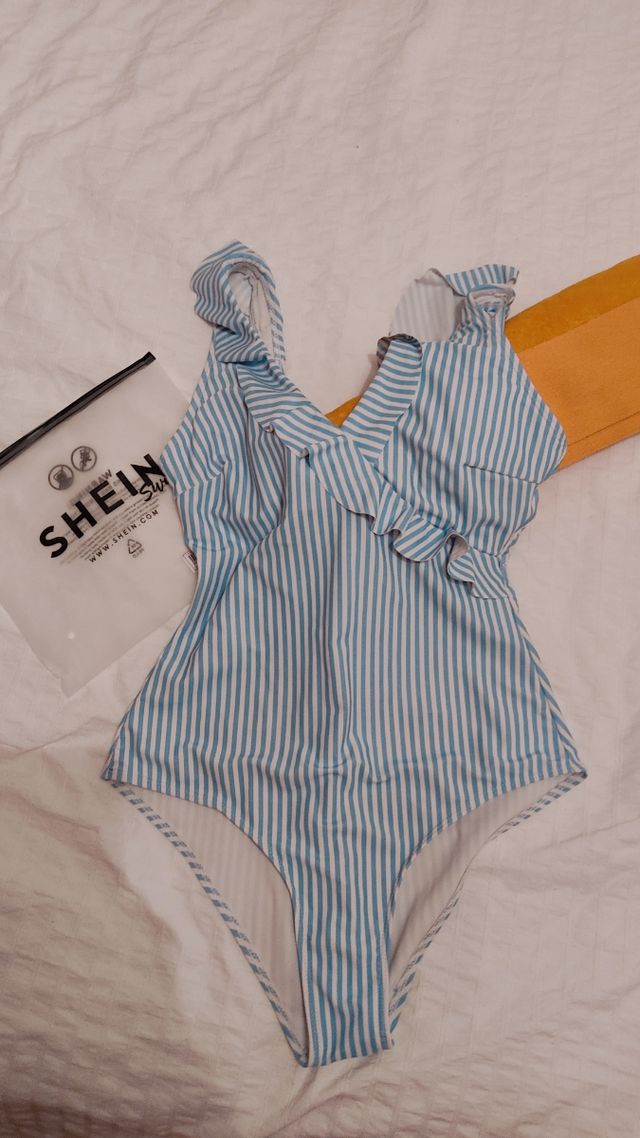 Bañador rayas azul y blanco con volantes