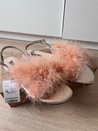 NUEVAS- Sandalias plumas de Mango
