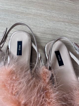NUEVAS- Sandalias plumas de Mango