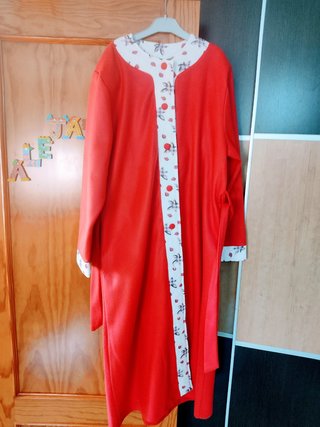 Bata larga mujer talla única. Color rojo teja